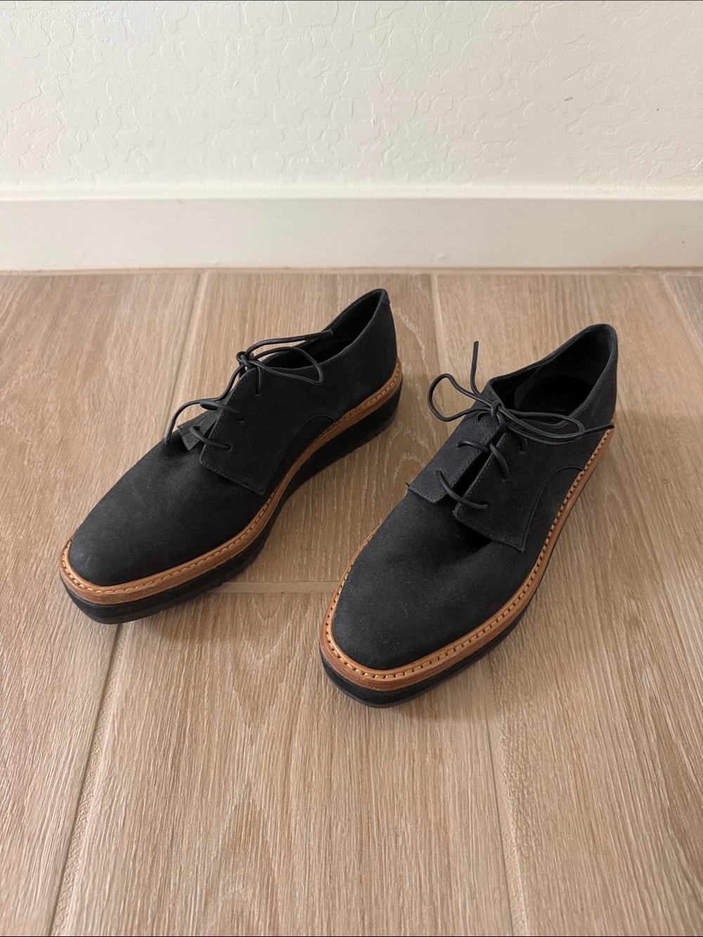Vince Black Suede Derby Shoes with Brown Trim size 6 women’s